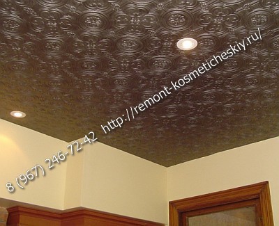Поклейка обоев на потолок, как подготовить поверхность, особенности флизелиновых обоев